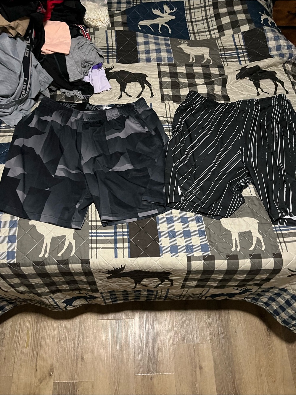 (2) BUNDLE MENS NIKE SHORTS SIZE 2XLARGE